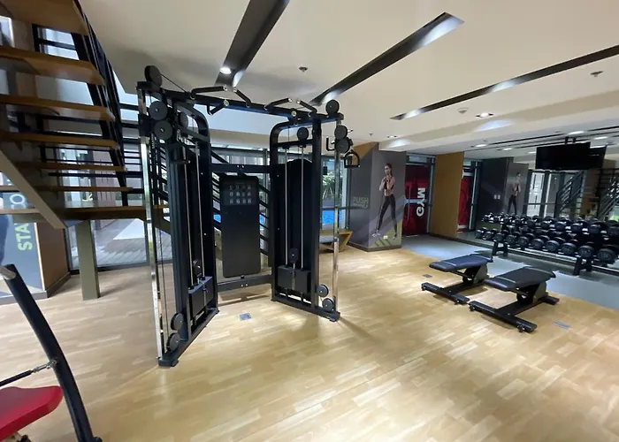 Spacious 1br Near Airport Across Okada, Solaire Apartamento Manila