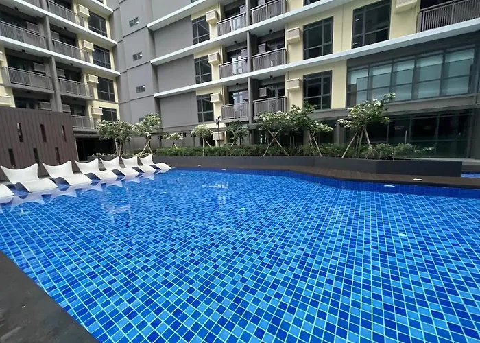 Spacious 1br Near Airport Across Okada, Solaire Apartamento