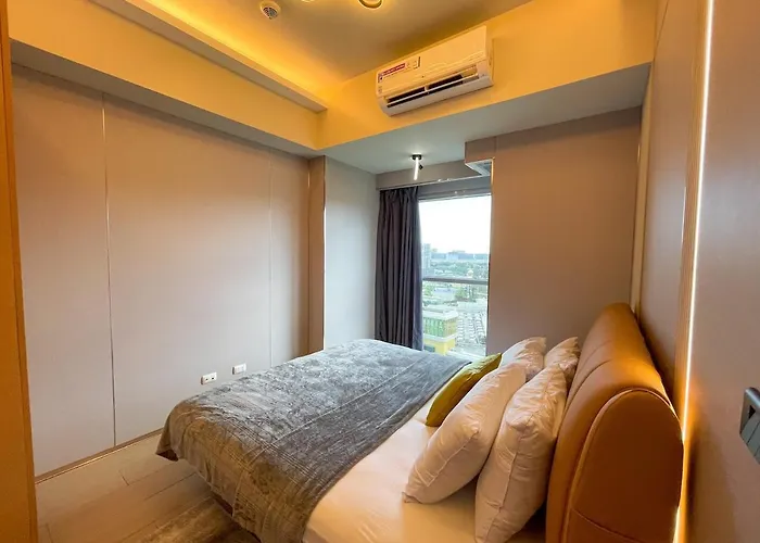 Spacious 1br Near Airport Across Okada, Solaire Manila