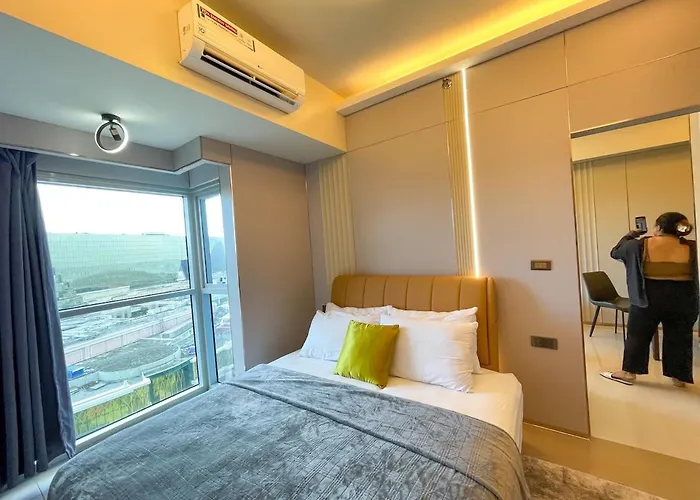 Spacious 1br Near Airport Across Okada, Solaire Manila