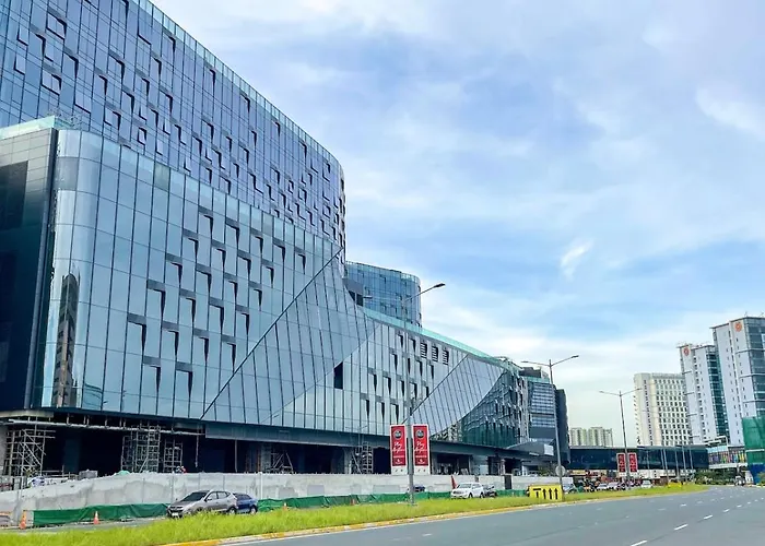 Spacious 1br Near Airport Across Okada, Solaire Apartamento Manila