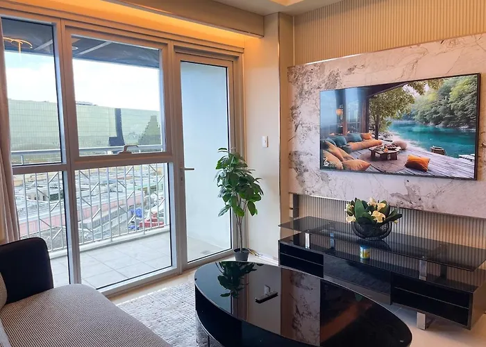 Spacious 1br Near Airport Across Okada, Solaire Manila